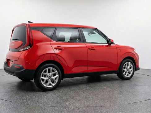 Used 2025 Kia Soul LX w/ LX Technology Package image 9