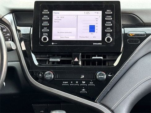 Used 2024 Toyota Camry SE image 16