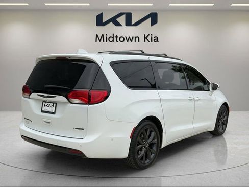 Used 2018 Chrysler Pacifica Limited w/ Advanced Safetytec Group FWD image 3