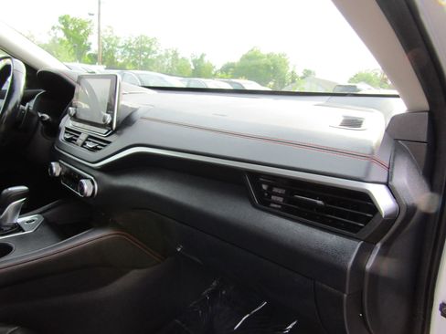 Used 2019 Nissan Altima 2.5 SR FWD image 13