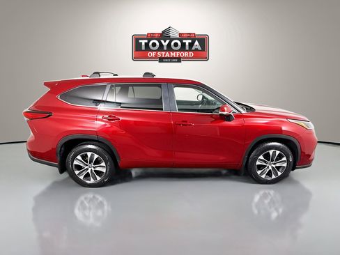 Certified 2023 Toyota Highlander XLE image 8