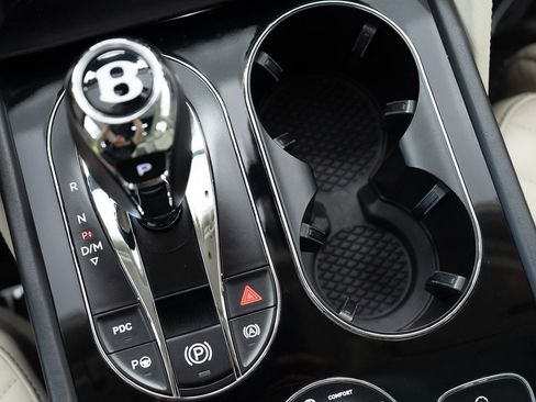 Used 2020 Bentley Bentayga V8 image 36