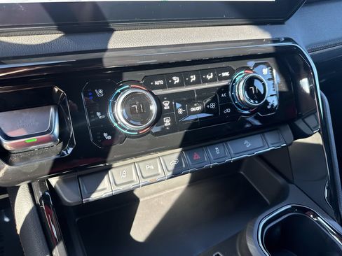 New 2026 GMC Sierra 2500 AT4 w/ AT4 Premium Plus Package AWD/4WD image 17