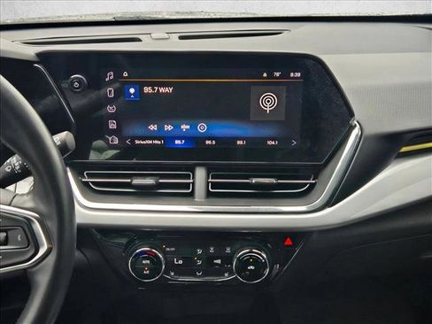 Used 2024 Chevrolet Trax LT w/ Driver Confidence Package FWD image 14