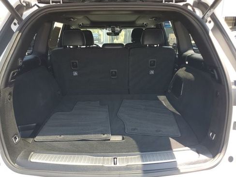 Certified 2023 Jeep Grand Cherokee Overland AWD/4WD image 12
