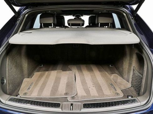 Certified 2022 Porsche Macan AWD/4WD image 30