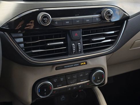 Used 2022 Ford Escape Titanium image 28