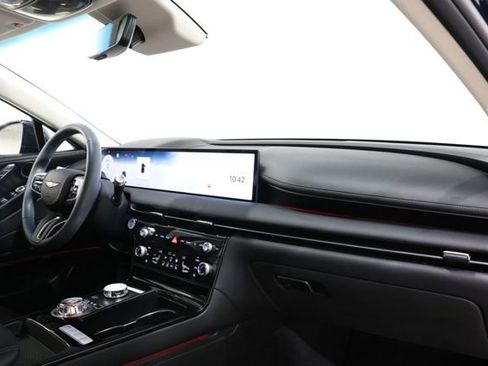 Used 2025 Genesis G80 2.5T AWD/4WD image 15