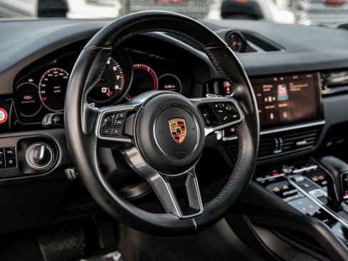 Used 2021 Porsche Cayenne image 13