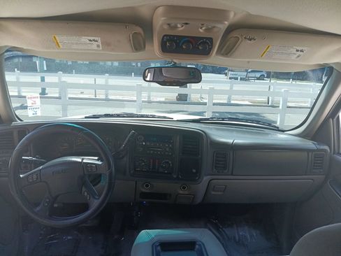 Used 2004 GMC Yukon SLE w/ Cargo Package RWD image 15