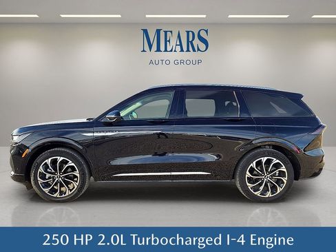 Used 2024 Lincoln Nautilus Reserve image 3