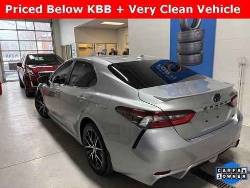 Used 2024 Toyota Camry SE image 5