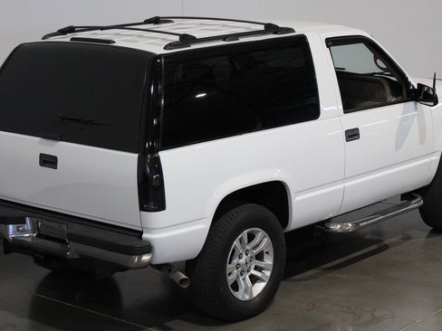 Used 1999 Chevrolet Tahoe 4WD 2-Door w/ Skid Plate Pkg image 8