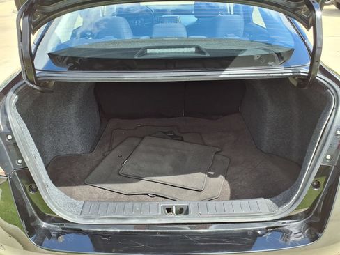 Used 2025 Nissan Versa SV FWD image 12