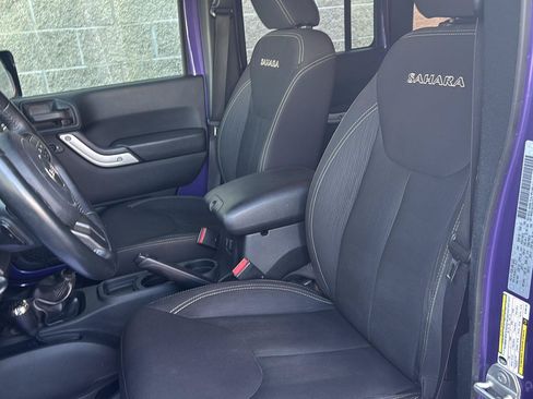 Used 2017 Jeep Wrangler Unlimited Sahara AWD/4WD image 6