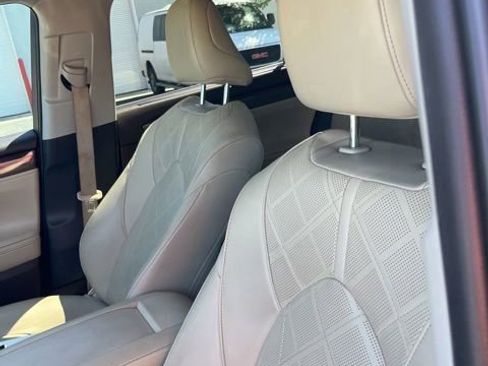 Used 2021 Toyota Highlander Platinum FWD image 12