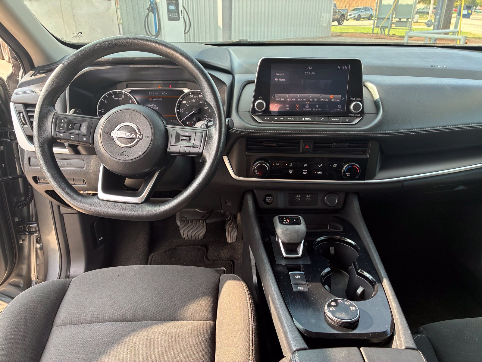 Used 2024 Nissan Rogue S AWD/4WD image 4