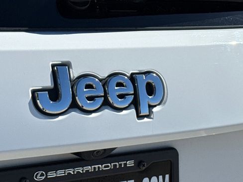 Used 2019 Jeep Grand Cherokee Limited image 22