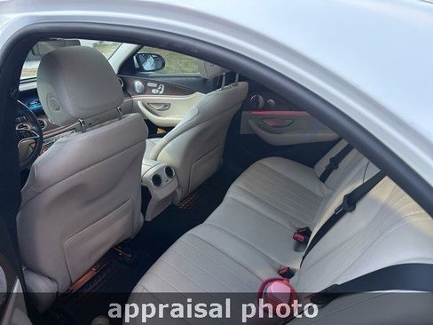 Used 2022 Mercedes-Benz E 350 4MATIC Sedan image 11
