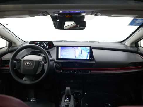 Used 2025 Toyota Prius Plug-In Hybrid image 12