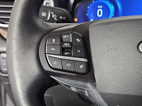 Used 2020 Ford Explorer Platinum w/ Premium Technology Package AWD/4WD image 17
