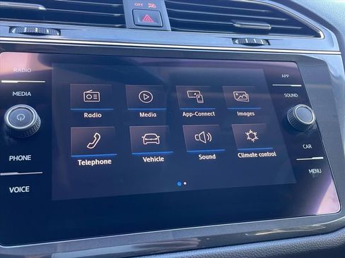 Used 2020 Volkswagen Tiguan SE FWD image 21