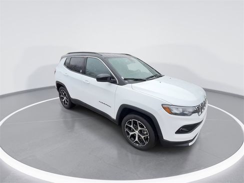 Used 2024 Jeep Compass Limited image 2