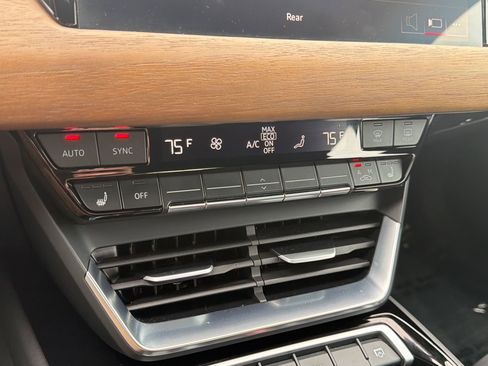 Used 2023 Audi e-tron GT Premium Plus image 25