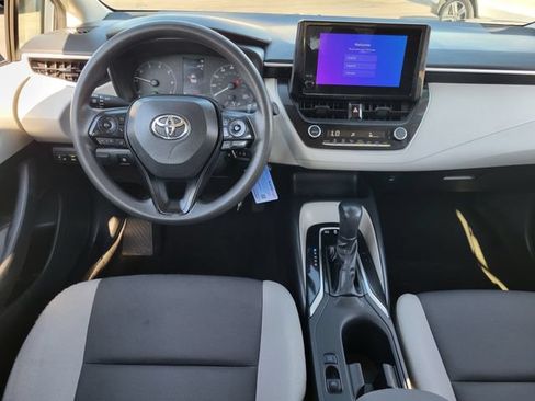 Used 2025 Toyota Corolla LE FWD image 6