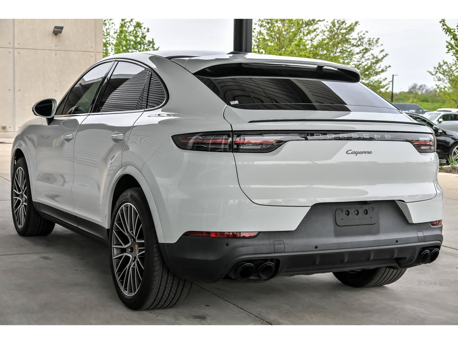 Used 2023 Porsche Cayenne Platinum Edition AWD/4WD image 6