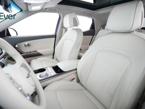 Used 2023 Genesis GV60 Advanced image 4