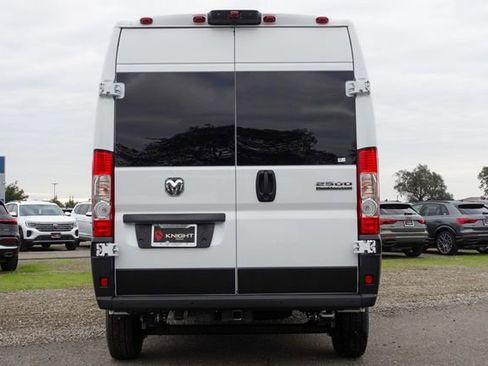 New 2025 RAM ProMaster 2500 w/ Quick Order Package 22G SLT image 9