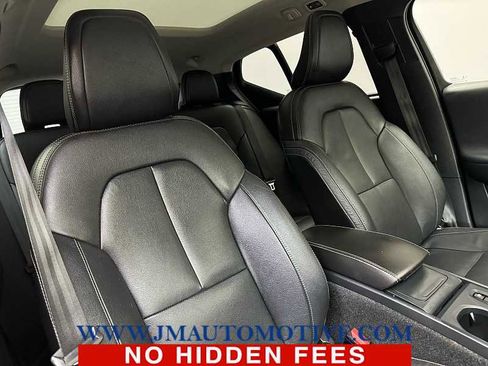 Used 2019 Volvo XC40 T5 Momentum image 21