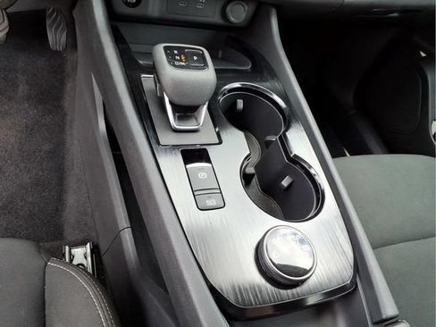 Used 2024 Nissan Rogue S AWD/4WD image 27