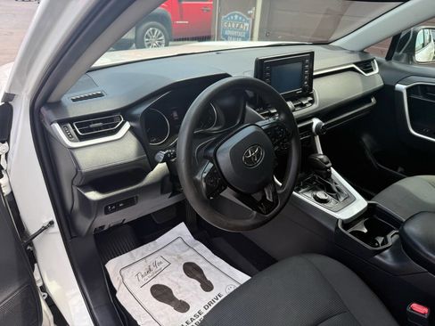 Used 2021 Toyota RAV4 LE AWD/4WD image 16