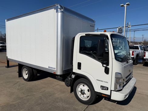 New 2025 Chevrolet Low Cab Forward image 2