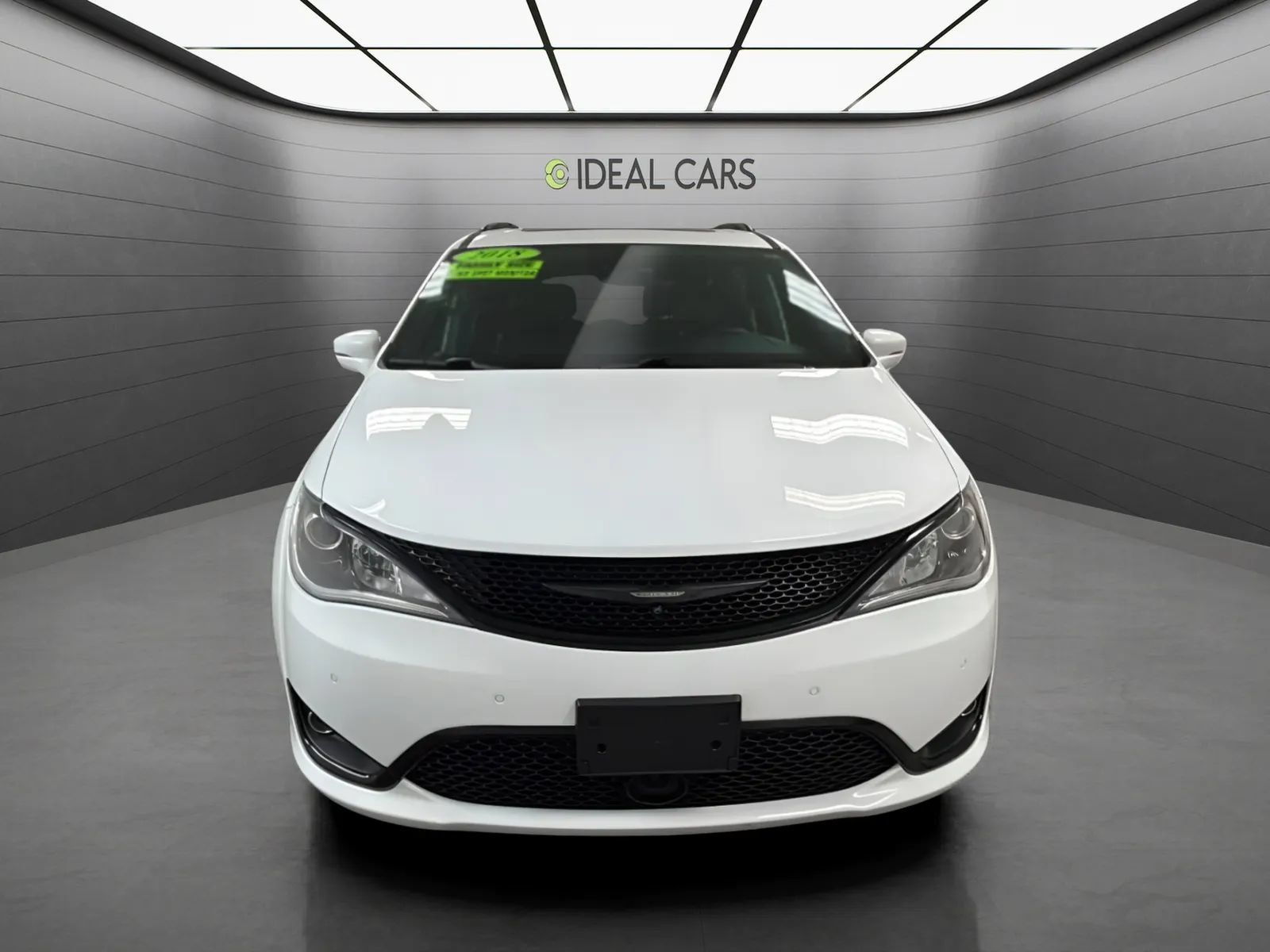 Used 2018 Chrysler Pacifica Limited w/ Advanced Safetytec Group FWD image 2