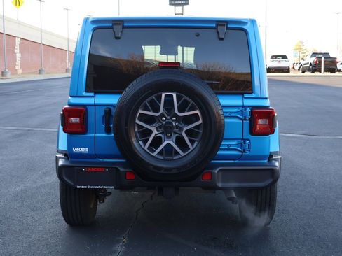 Used 2024 Jeep Wrangler Sahara image 27