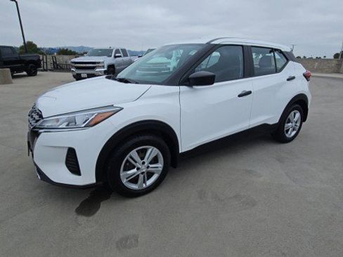Used 2023 Nissan Kicks S FWD image 4