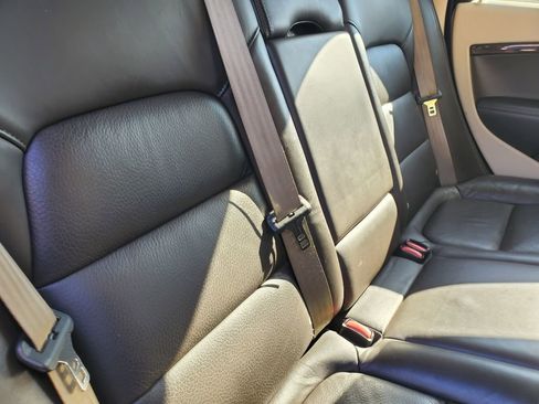 Used 2012 Volvo XC70 3.2 image 36