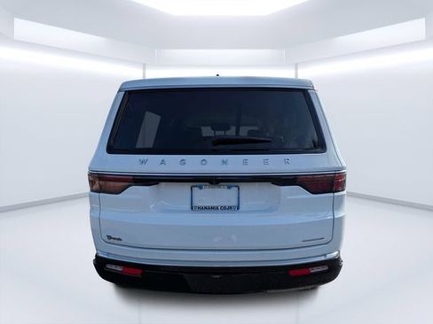 Used 2024 Jeep Wagoneer L Series II w/ Flexible Seating Group AWD/4WD image 4