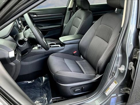 Used 2024 Nissan Altima 2.5 SV FWD image 23