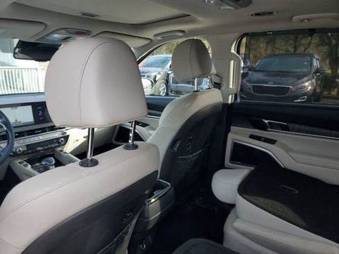 Used 2024 Kia Telluride EX w/ EX Captain's Chair Package image 30