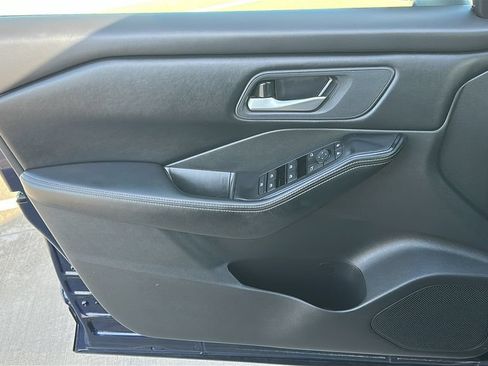 Used 2025 Nissan Rogue SV FWD image 19