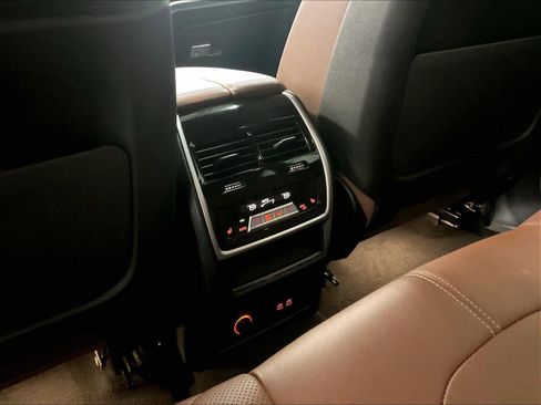 Used 2024 BMW X5 xDrive40i w/ M Sport Package image 29