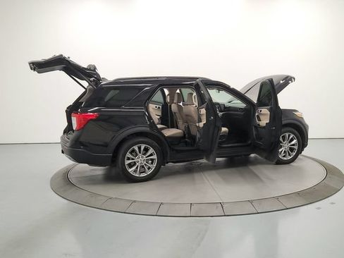 Used 2023 Ford Explorer XLT w/ Equipment Group 202A RWD image 16