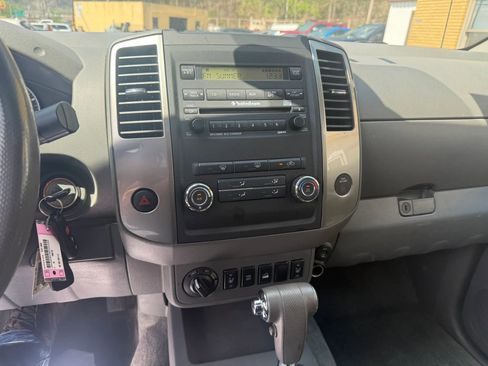 Used 2011 Nissan Frontier SL w/ Moonroof Pkg image 10