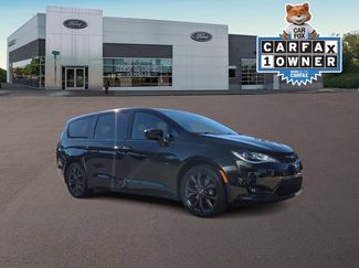 Used 2019 Chrysler Pacifica Touring Plus w/ S Appearance Package FWD video 2