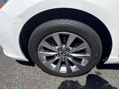 Used 2015 Toyota Camry XLE FWD image 11