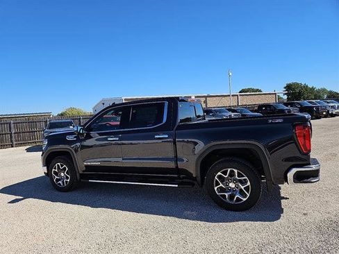 New 2026 GMC Sierra 1500 SLT image 2
